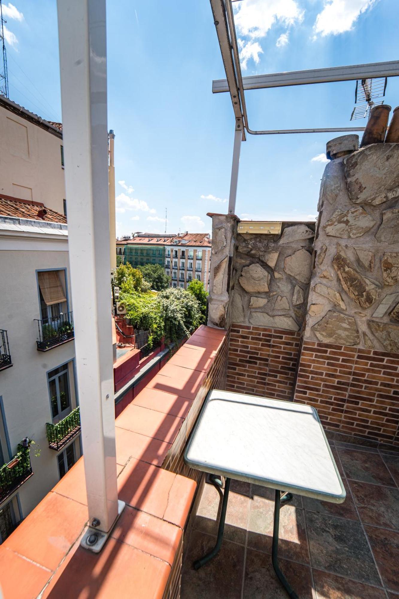 Centrico Atico En Madrid By Bebalmy Apartment Exterior photo
